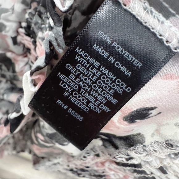 Express flowy chiffon ruffle/ bubble top ❤️ - Picture 4 of 7